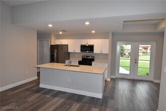 4513 Rhapsody Ave in North Port, FL - Foto de edificio - Building Photo