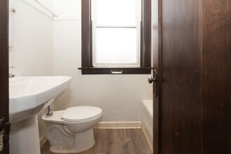 1367 E 53rd St in Chicago, IL - Foto de edificio - Building Photo