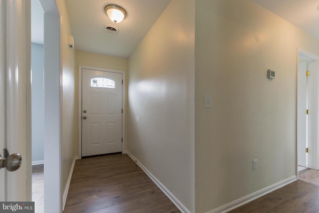 6055 Dawn Dr in Prince Frederick, MD - Building Photo