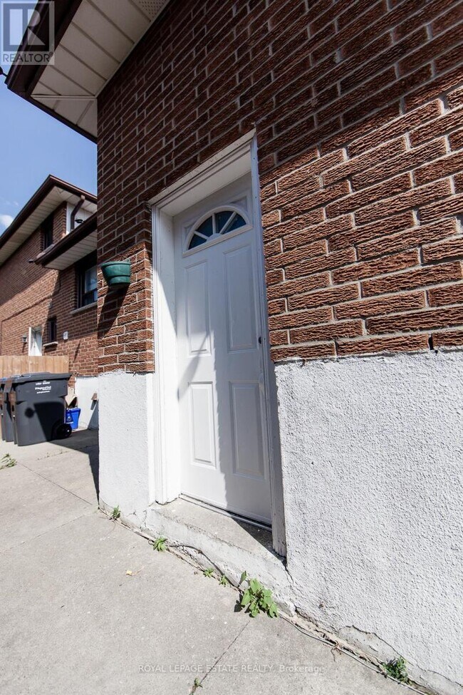 4129 Brandon Gate Dr in Mississauga, ON - Building Photo - Building Photo