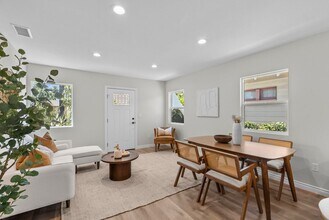 1747 W 39th Pl in Los Angeles, CA - Building Photo - Building Photo