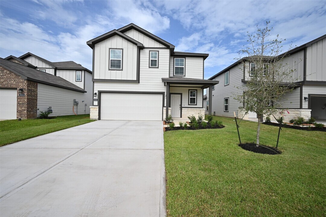 3930 Accolade Xing in Brookshire, TX - Building Photo