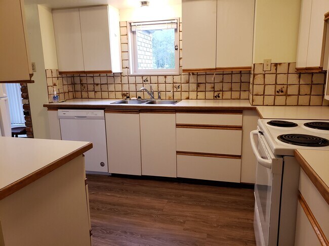 1812-1184 184 St in Surrey, BC - Building Photo - Building Photo