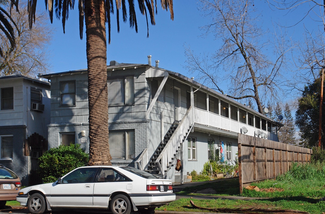 3233 W St in Sacramento, CA - Building Photo