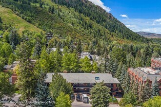 731 S Mill St in Aspen, CO - Building Photo - Building Photo
