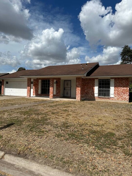 1920 Hibiscus in McAllen, TX - Building Photo