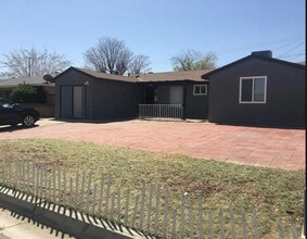 1232 W Ave H 14 in Lancaster, CA - Building Photo - Building Photo