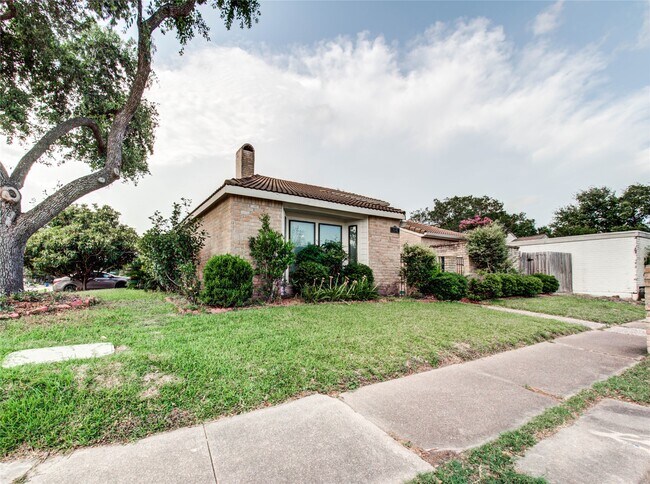 14226 Woodnook Dr in Houston, TX - Building Photo - Building Photo