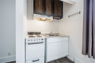 420 Oxford St in Rochester, NY - Building Photo - Building Photo