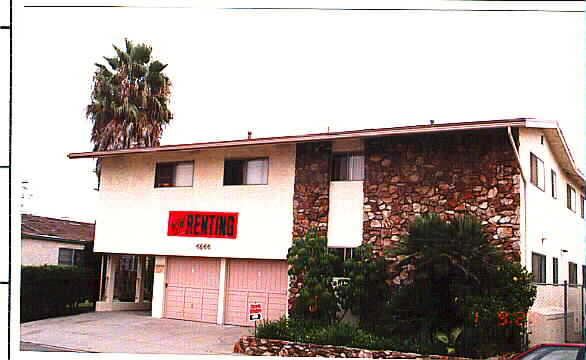 4644 N Lakewood Blvd in Long Beach, CA - Building Photo