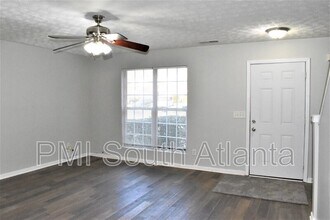 5798 Strathmoor Manor Cir in Lithonia, GA - Building Photo - Building Photo