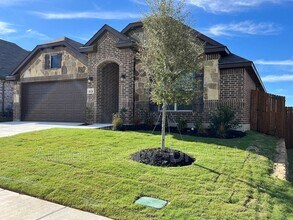 913 Beverly Dr in Cleburne, TX - Building Photo - Building Photo