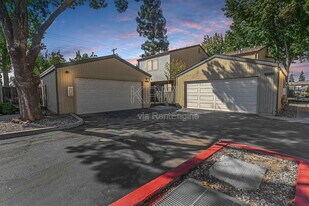 955 Academy St in Woodbridge, CA - Building Photo