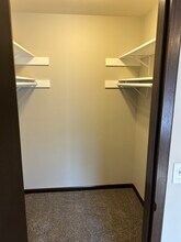 2125 Camelot Court in Appleton, WI - Foto de edificio - Building Photo