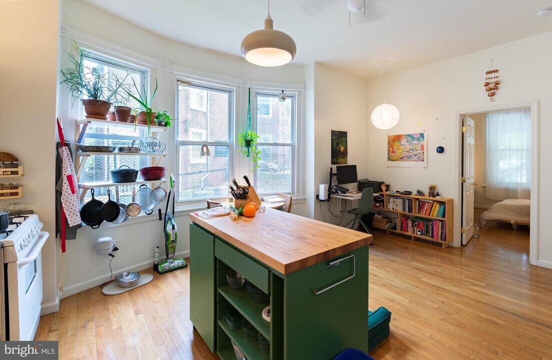 4813 Walton Ave Photo