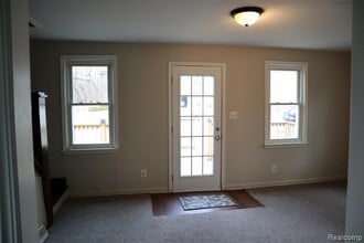 604 Trombley Rd in Troy, MI - Building Photo - Building Photo