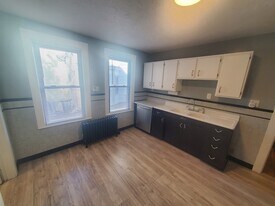107 Thomas Burgin Pkwy, Unit 107 in Quincy, MA - Building Photo
