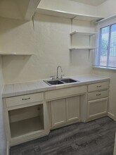 2808 1/2 Hillcrest Dr in Los Angeles, CA - Foto de edificio - Building Photo