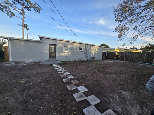 736 S Solandra Dr in Orlando, FL - Building Photo - Building Photo