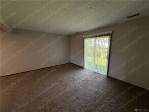 557 N Broad St in Fairborn, OH - Building Photo - Building Photo