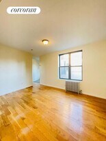 180 Borinquen Pl in Brooklyn, NY - Building Photo
