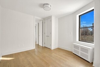414 W 49th St in New York, NY - Foto de edificio - Building Photo
