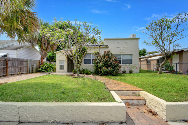 830 Valley Forge Rd in West Palm Beach, FL - Building Photo - Building Photo