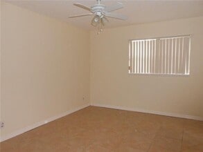 4086 NW 88 St in Sunrise, FL - Building Photo - Building Photo