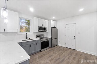 427 Benner St, Unit 2 in Highland Park, NJ - Building Photo - Building Photo