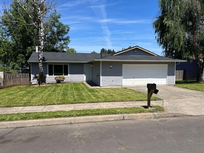 3091 SE 5th St in Gresham, OR - Foto de edificio - Building Photo