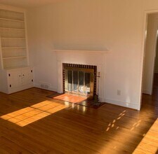 106 W Newlyn St in Greensboro, NC - Building Photo - Building Photo