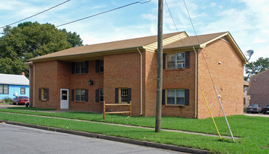 Princess Court Apartments in Norfolk, VA - Building Photo - Building Photo