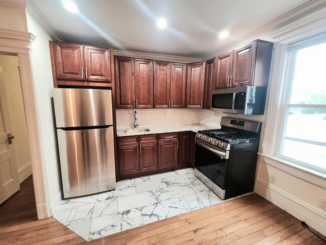 132 Kensington Ave in Jersey City, NJ - Building Photo - Building Photo