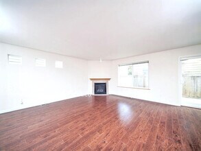 13419 11th Pl W in Everett, WA - Foto de edificio - Building Photo