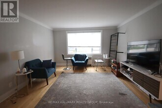 245-245 Pères-Blancs Ave in Ottawa, ON - Building Photo - Building Photo