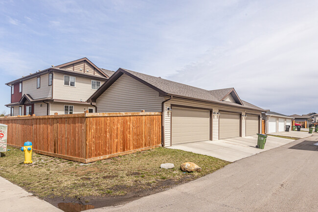 2605 14 Av NW in Edmonton, AB - Building Photo - Building Photo