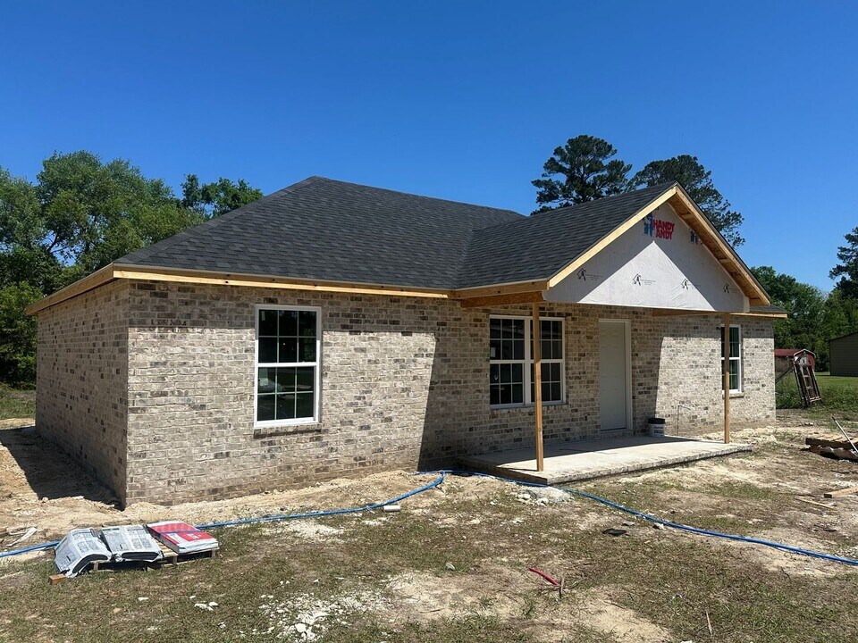 206 McBride St in Mount Vernon, GA - Building Photo