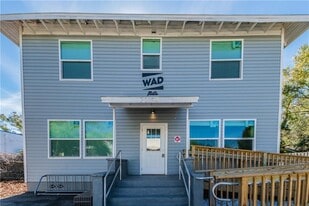 Studio Bed/1 Bath - Unit 3 in St. Petersburg, FL - Building Photo