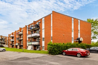 Domaine des Vignobles in Longueuil, QC - Building Photo - Building Photo