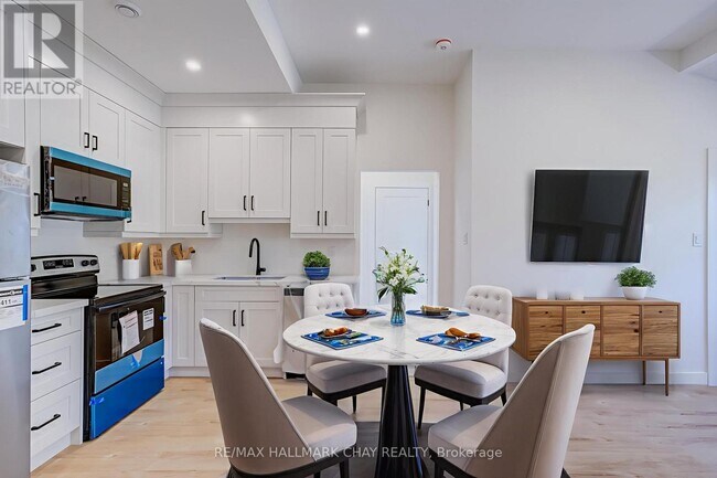 155 Mary St in Barrie, ON - Building Photo - Building Photo