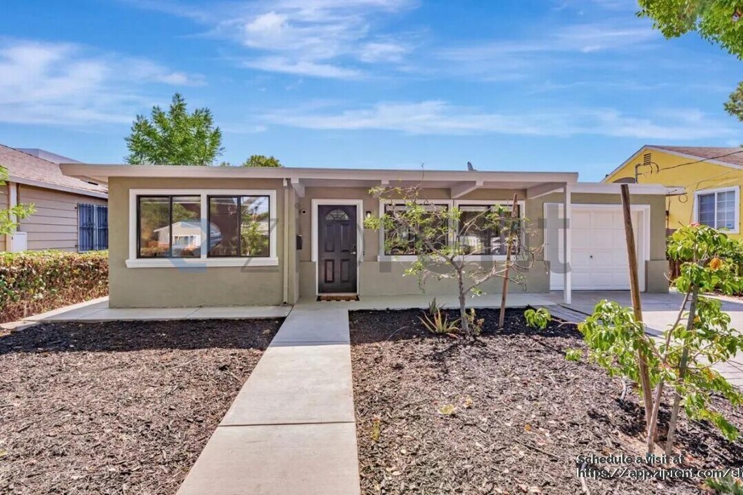 1312 Carlton Ave in Menlo Park, CA - Building Photo