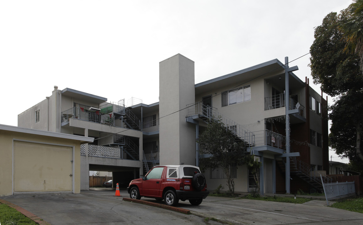 Arroyo Vista in Hayward, CA - Foto de edificio