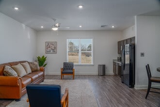 Stateside Landing in Roanoke Rapids, NC - Building Photo - Lobby