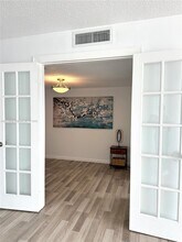 18041 Biscayne Blvd in Aventura, FL - Building Photo - Building Photo
