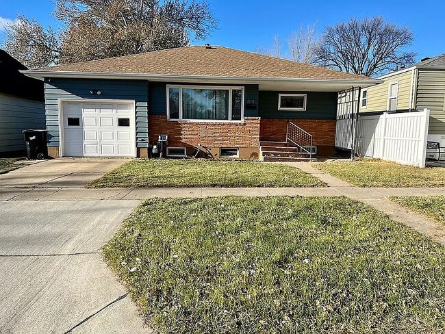 property at 824 N 17th St