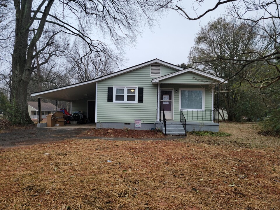 110 Bess Town Rd in Bessemer City, NC - Building Photo