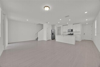 16382 Bird of Paradise Ave in Clermont, FL - Building Photo - Building Photo