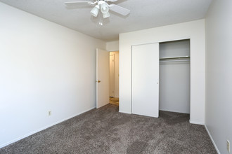 Southwest Apartments in Champaign, IL - Building Photo - Interior Photo