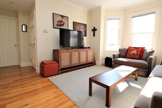 8 Caldwell Ave in Somerville, MA - Building Photo - Building Photo