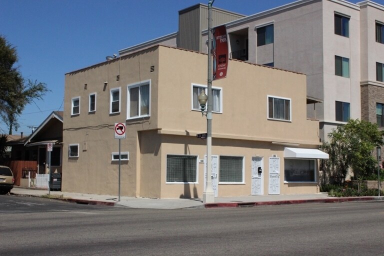 2433 W Jefferson Blvd in Los Angeles, CA - Building Photo